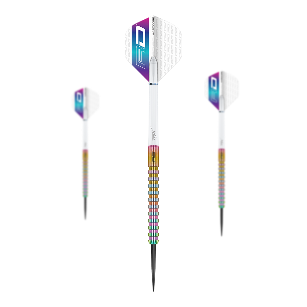 Auf dem Bild sind drei moderne Wurfpfeile für Darts zu sehen. Sie haben bunte Griffe und weiße Flights mit einem auffälligen RD-Logo.